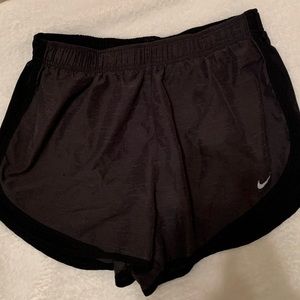 Nike Dry Fit Running Shorts/SZ LG
Gray/Black
Lined
EUC